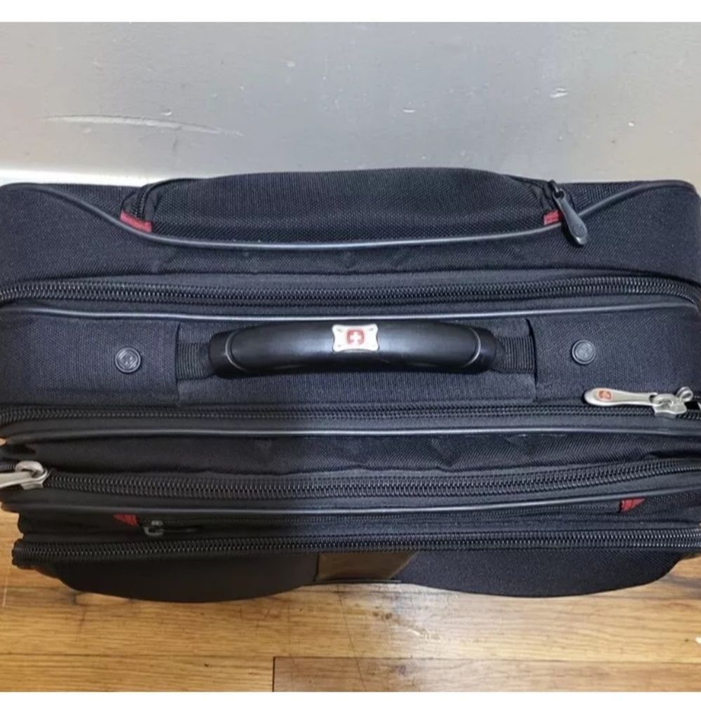 Patriot wheeled travel luggage - Picture 5 of 16